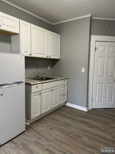 122 Wessington Ave, Outwater NJ  07026-3208 exterior