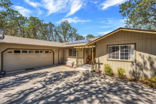 20016 Jigsaw Rd, Middletown, CA 95467-8517