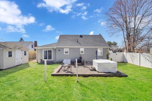 16 Charter Rd, Ellington CT  06029-4224 exterior