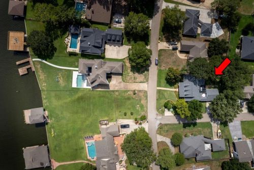 9796 Shr Dr, Conroe TX  77318-6652 exterior