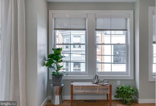 720 4 St, Philadelphia PA 19147-3127 exterior