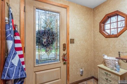316 Columbus Ave, Hasbrouck Heights, NJ 07604-1624