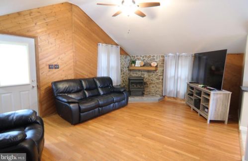 269 Harperella Ln, Berkeley Springs, WV 25411-4087