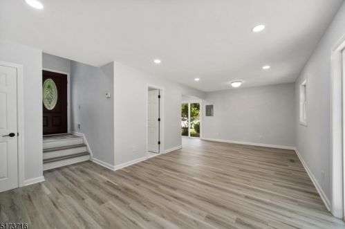 66 Lawrence Dr, Hackettstown NJ  07840-2526 exterior