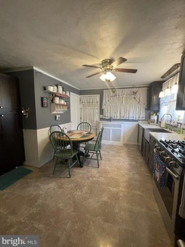 160 Crst Ave, Trenton NJ  08690-2103 exterior