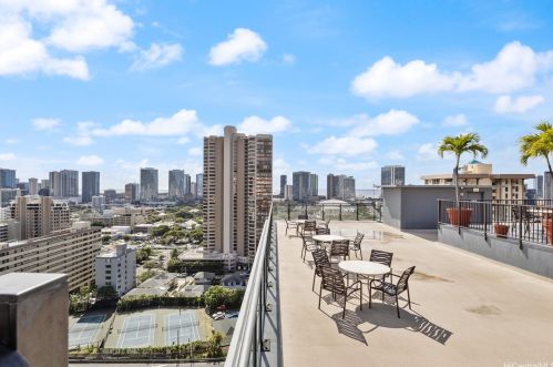 1415 Victoria St, Honolulu HI  96822-3685 exterior