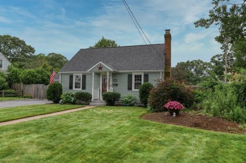 31 Edgehill Rd, Warwick, RI 02889-2208