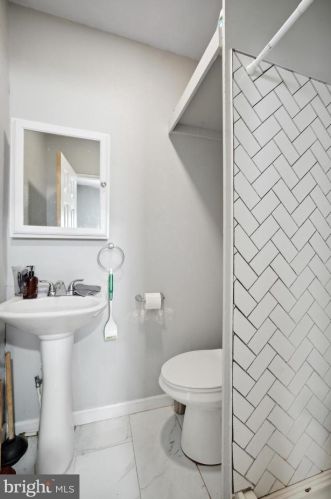 630 Chelten Ave, Philadelphia PA 19126-3824 exterior