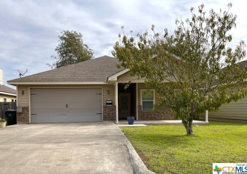 807 Milam St, Seguin, TX 78155-4208