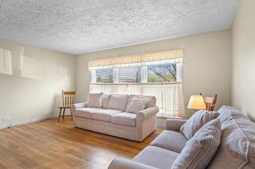 1146 Brighton Pl, Glendale Heights, IL 60137-6024