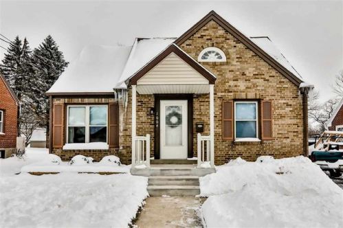 1004 Dement Ave, Nelson, IL 61021-1236