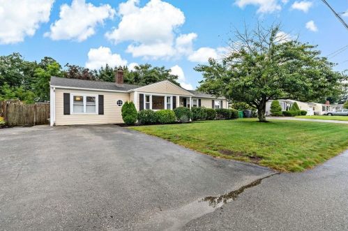 60 Inez Ave, Warwick, RI 02886-7918