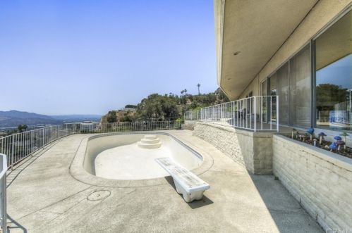 1660 Cielito Dr, Glendale CA  91207-1022 exterior