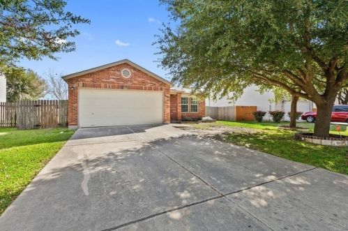 144 Retama, Uhland TX  78640-5242 exterior