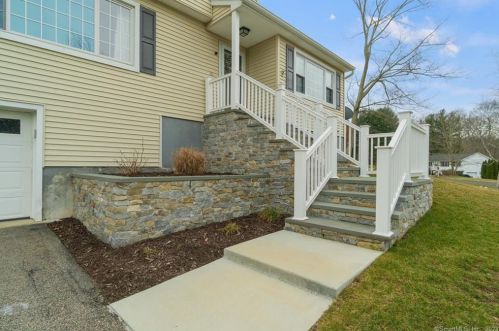 36 Webster Rd, East Lyme, CT 06333-1631