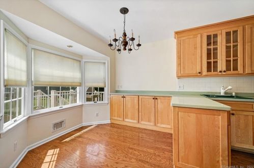 26 Cambridge Dr, Greenwich CT  06831-4134 exterior