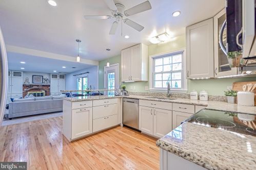 8298 Lindside Way, Springfield, VA 22153-3520