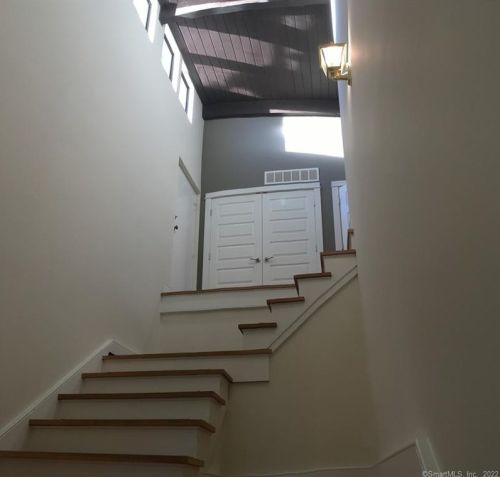 64 Ledgebrook Dr, Norwalk CT  06854-1064 exterior