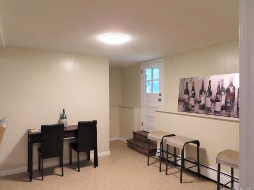 10 Summit Dr, Windsor CT  06095-3238 exterior
