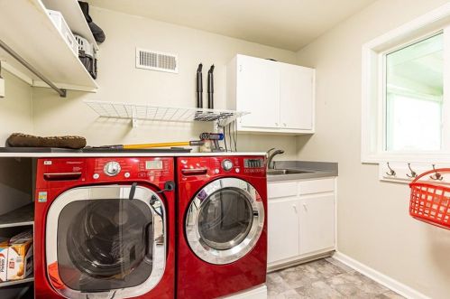 2664 Margaret Mitchell Dr, Atlanta GA  30327-1844 exterior
