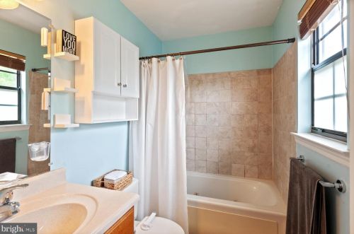 53 Manor Dr, Princeton NJ  08540-1643 exterior