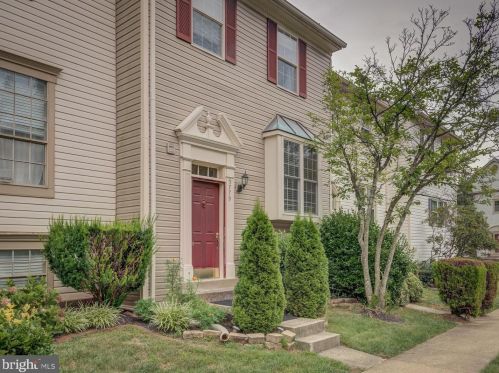 5779 Burke Towne Ct, Springfield VA  22015-3140 exterior