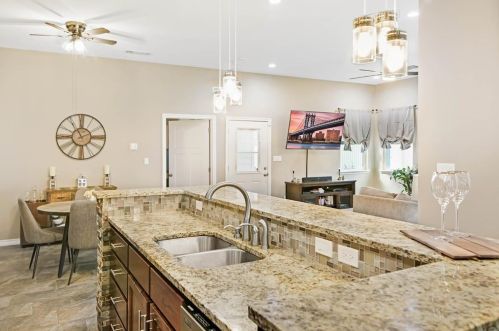 303 Walnut St, Whitewright TX 75491-2243 exterior