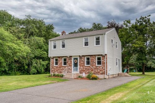 21 Strawberry Rd, Ellington, CT 06029-2523