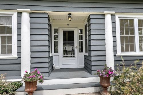 46 Woodbury St, Providence, RI 02906-3510