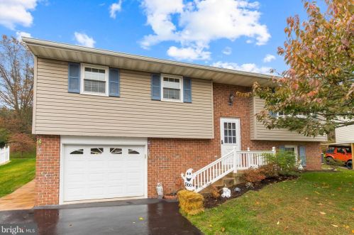 3193 Thornapple Dr, Lancaster, PA 17601-6907