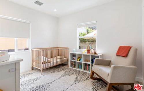 414 Acacia Ave, Glendale CA  91205-2575 exterior