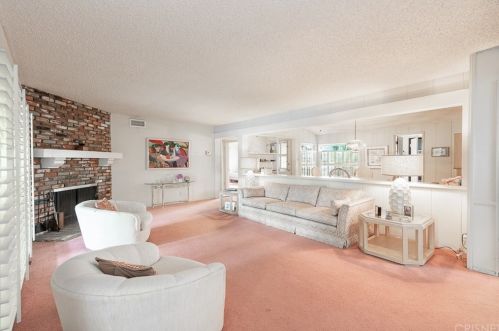 15721 Addison St, Van Nuys, CA 91436-1516