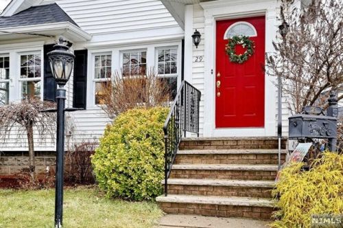 29 Patton Pl, Dumont, NJ 07628-3518