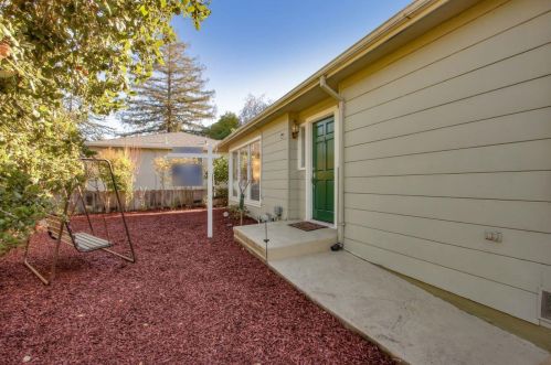 207 Manor Dr, San Carlos, CA 94070-2966