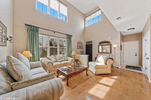 2916 Langston Cir, Saint Charles, IL 60175-6564