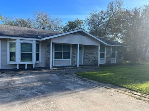 700 Live Oak St, Uhland TX  78640-9341 exterior