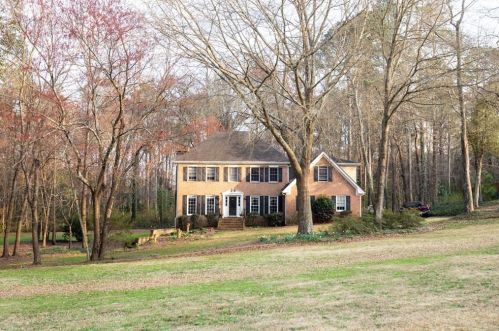 1865 Skyland Glen Dr, Lithonia, GA 30078-3871