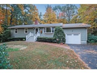 14 Algay Dr, Epping, NH 03042-3201