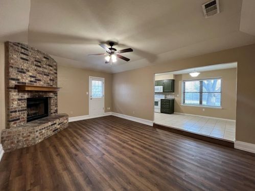5809 Shamrock Ct, Fort Worth TX  76180-5511 exterior