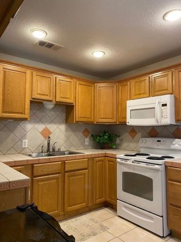 6100 Melinda Dr, Fort Worth TX  76119-7532 exterior