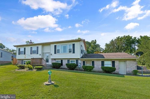 713 Baumgardner Rd, Lancaster, PA 17603-9656