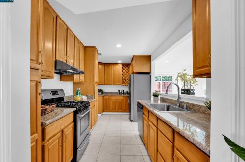 215 Cleopatra Dr, Concord CA  94523-3411 exterior