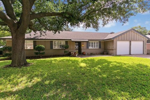 6728 Victoria Ave, Fort Worth TX  76180-8126 exterior