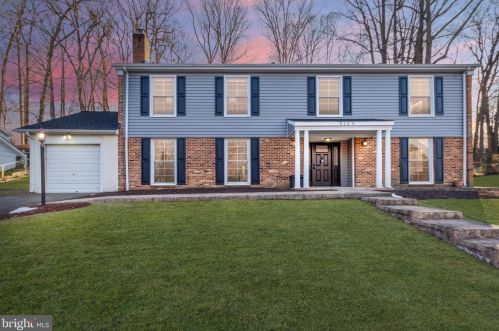 8124 Briar Creek Dr, Annandale, VA 22003-4638