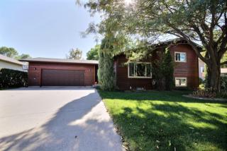 203 Wachter Ave, Bismarck, ND 58504-7081