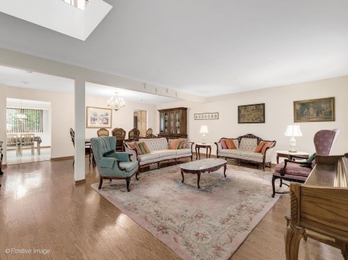 184 Salem Ct, Hanover Park, IL 60108-1517