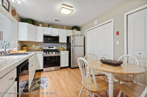 5 Phoenix Ct, Tinton Falls NJ  07712-7773 exterior