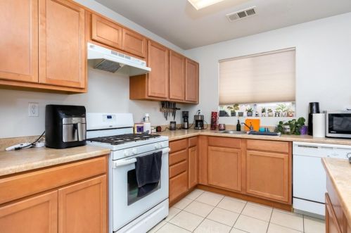 43113 Homestead St, Lancaster CA  93535-4837 exterior