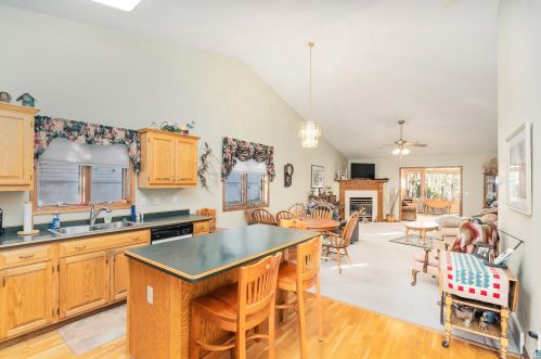331 Hickory St, Duluth, MN 55811-4814