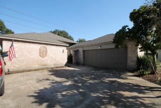 34 Wellington Dr, Sugar Land TX  77478-3639 exterior